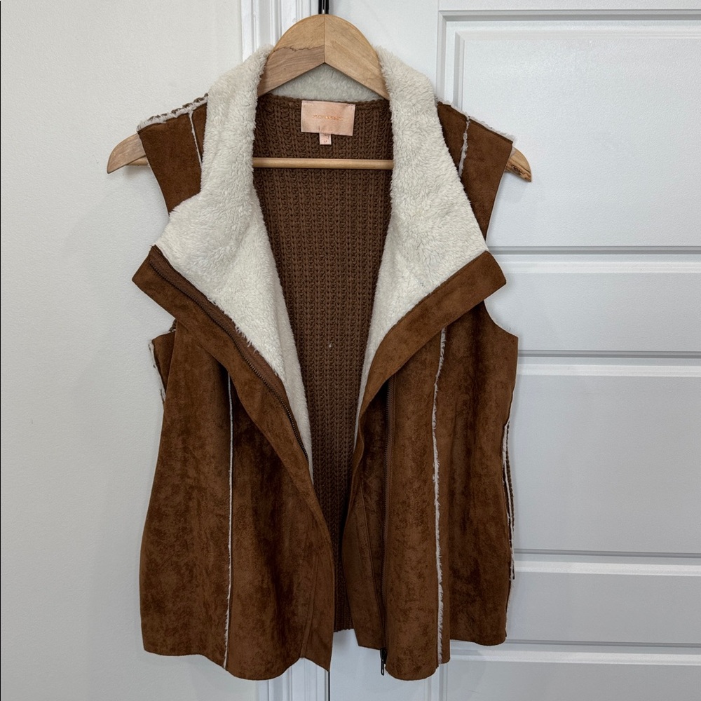 LUXURY Piece! Women’s Tan Suede & Fur Vest Sweater Knit Back, Medium.